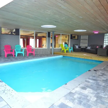 Superb House For Family Group With Swimming Pool, Sauna, Jacuzzi, Billiards Casa de Férias *