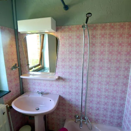 Casa de Férias Superb House For Family Group With Swimming Pool, Sauna, Jacuzzi, Billiards Trooz
