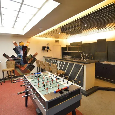 Casa de Férias Superb House For Family Group With Swimming Pool, Sauna, Jacuzzi, Billiards Trooz